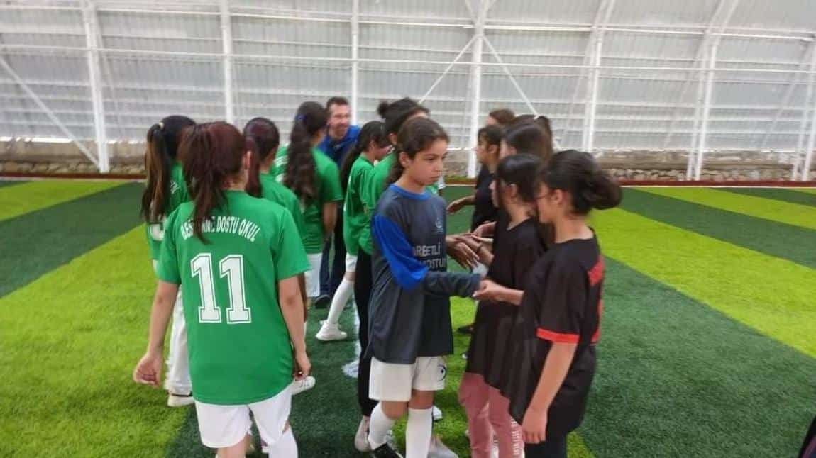 Kızlar Futbol Takımımız turnuva ikincisi oldu.